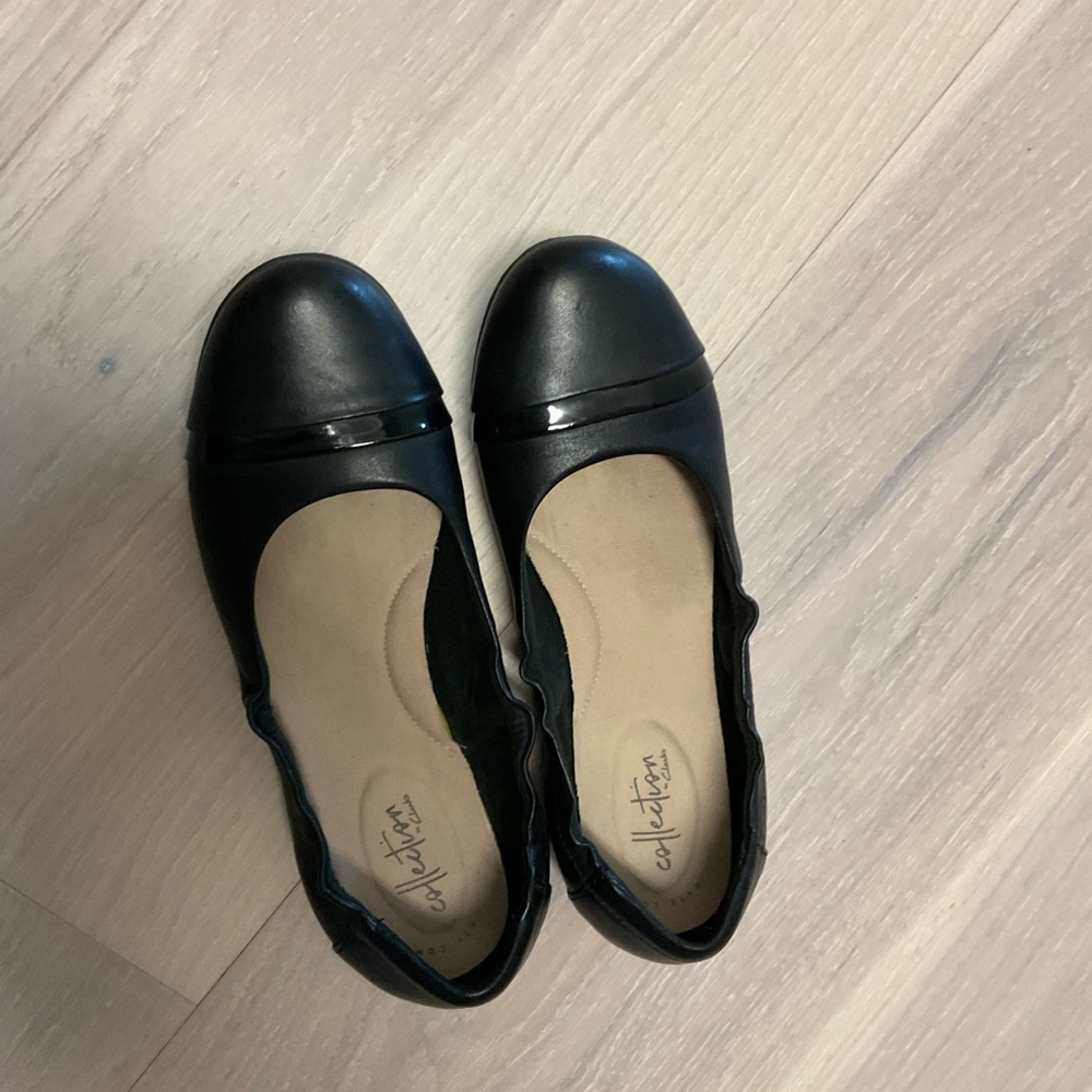 Clarks Black Cap-Toe Ballet Flats